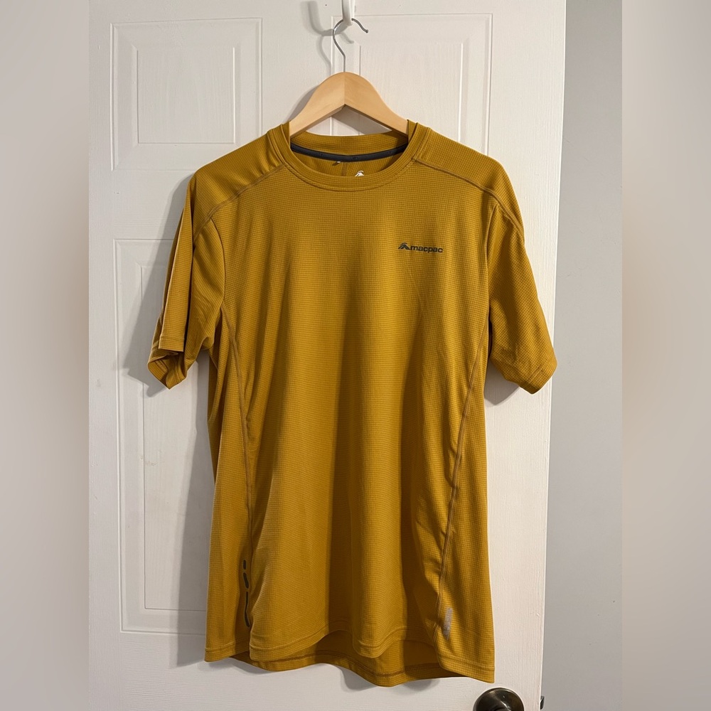Macpac trail t-shirt - Size large